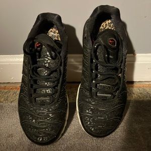 Nike tn air women’s sneakers